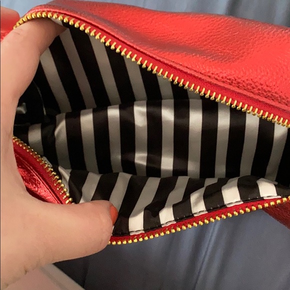 Red gently used bare minerals makeup bag - Picture 2 of 2